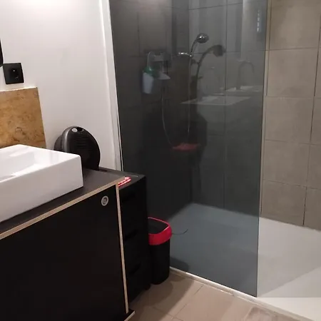 Сasa de vacaciones Maison Au Calme Avec Terrasse Et Parking Privé Proche Centre